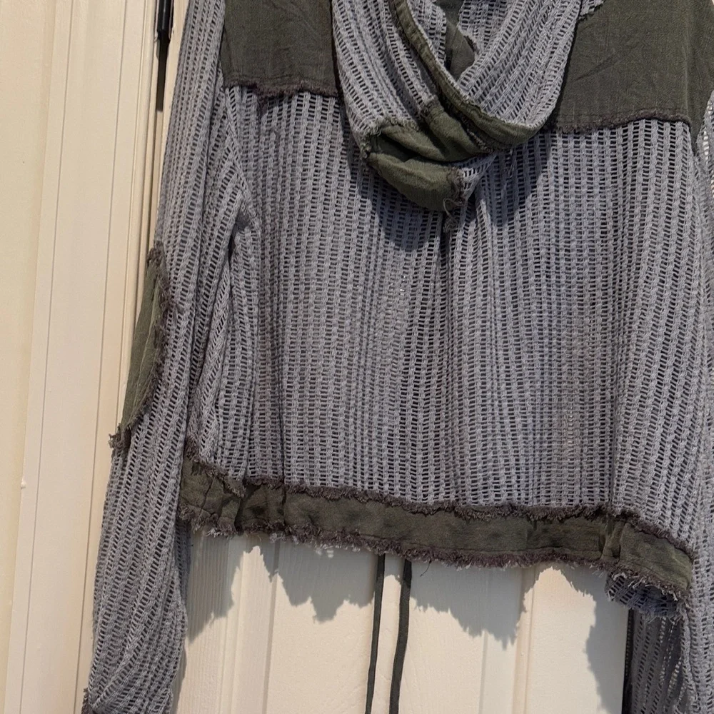 POL women’s Two-Tone crochet like Hooded Utility Jacket in Gray and Olive NWOT - Picture 14 of 16